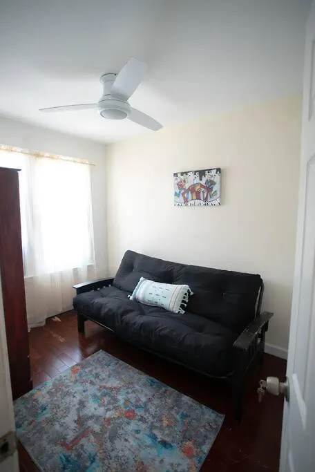 Hotel Beautiful 3-Bedroom Home In Brooklyn With Parking New York