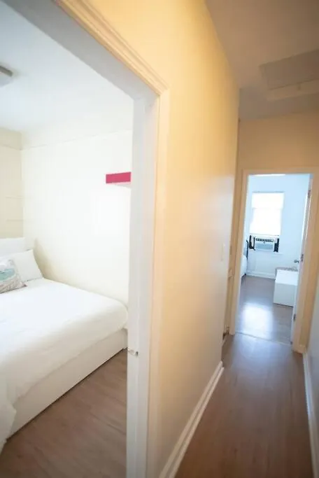 Hotel Beautiful 3-Bedroom Home In Brooklyn With Parking New York