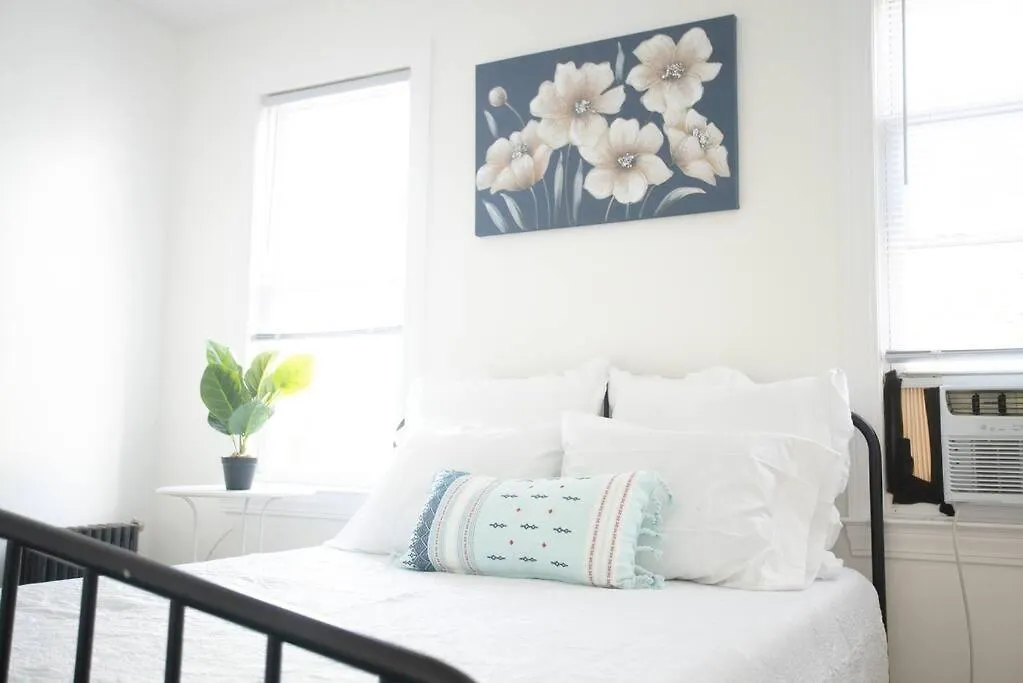 Hotel Beautiful 3-Bedroom Home In Brooklyn With Parking New York United States