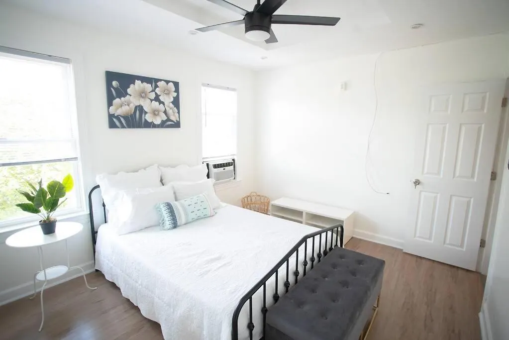 Hotel Beautiful 3-Bedroom Home In Brooklyn With Parking New York